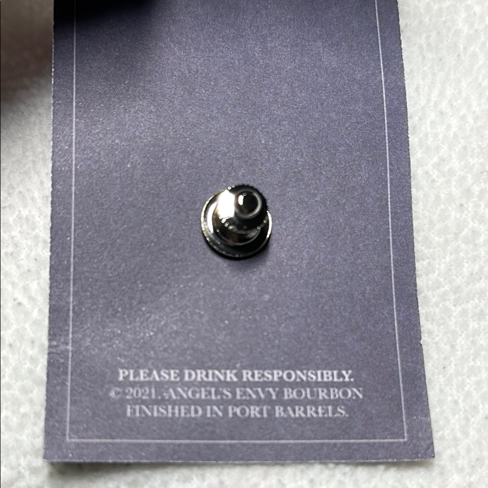 Angels Envy Wings Pin in Silver NWT Bourbon - Picture 2 of 3